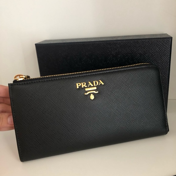 New Prada saffiano leather wallet black zip - Picture 3 of 8